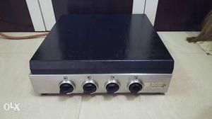 4 burner gas stove in fully working condition..