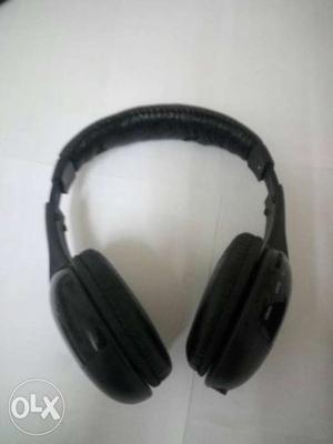Black Cordless Headphones