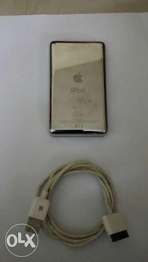 Silver Ipod Touch With 30 Pin Cable