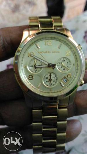 Michel kore high brand watch. only  rs