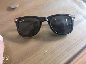 Ray Ban shades, black- golden almost new.