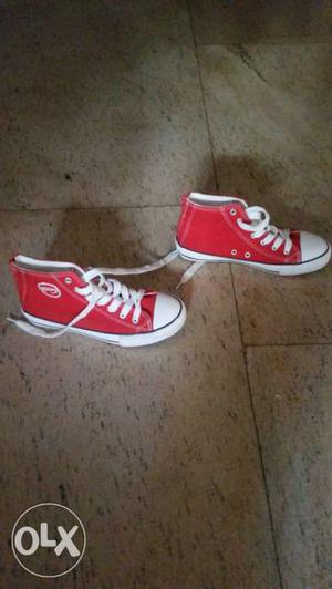 Red canvas shoe for ladies