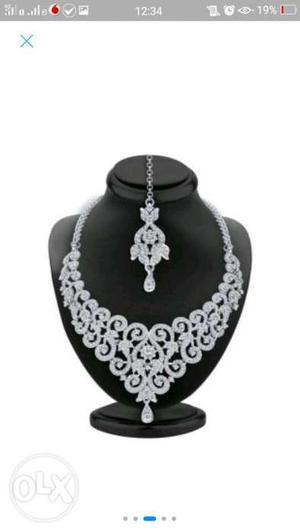 Silver neckless set with earings