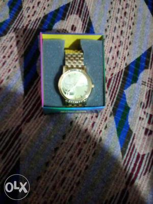 Sonata Colour of Gold Very new Condition. Not use. Only few