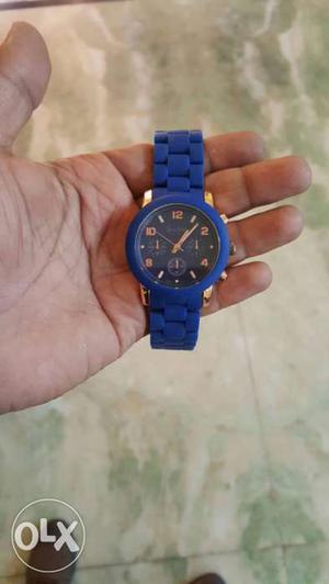 Unused wrist watch with good condition urgently