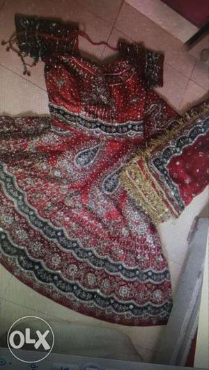 Wedding lehnga one time used good in condiotion packed