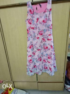 White And Pink Floral Scoop Neck Sleeveless Mini Dress