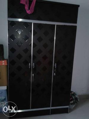 3 doors wardrobe, 6 months old, New condition