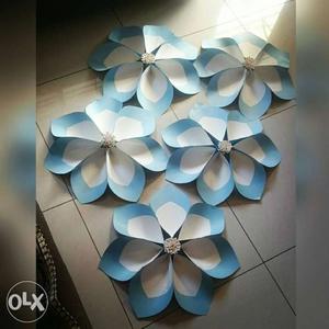 5 White And Blue Floral Decors