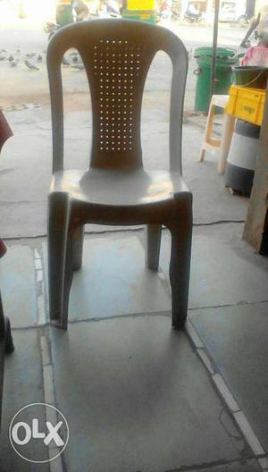 Beige Plastic Chair 19 pis