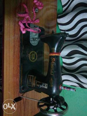 Black Samhai Sewing Machine
