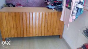 Counter table, excellent condition, 2 month old