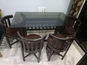 Dining Table with 04 chairs. Size 04feet. x
