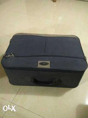 Hi, I am selling my VIP Navy Blue briefcase. it's