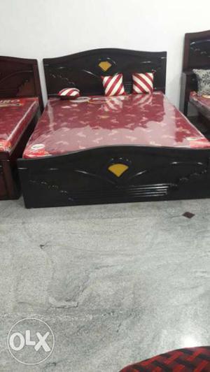 Queen size cot with matteres in excellent