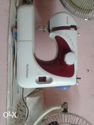 Singer Sewing Machine.Good Condition.