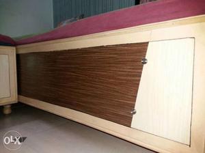 White And Brown Wooden Panel 2 pis Singel bed