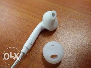 White Earbud With White Silicone Cover