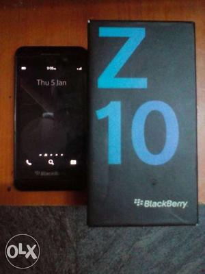 Bb z10 with charger and box No earphones