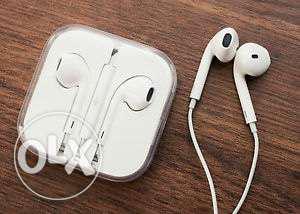 IPhone 6 earphone. It is original came with