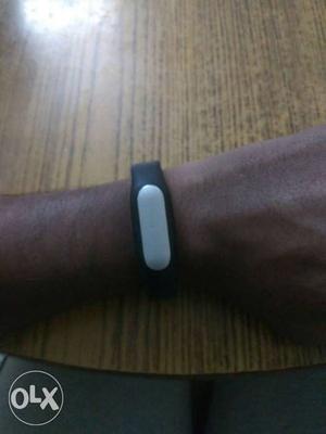 MI band in good working condition and less that 1