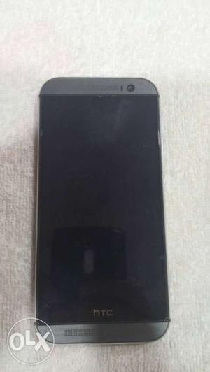 Htc one m8 16 gb very good condition with 2 back