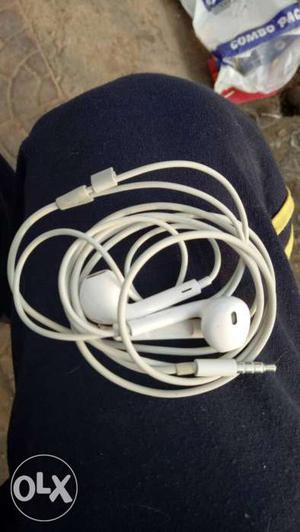 I want to sell may iPhone headphone original