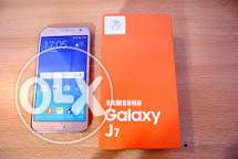 Samsung j7 very good condition one year old