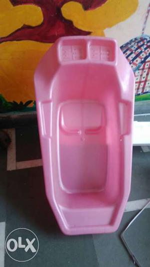 Pink baby bath tub in good condition.