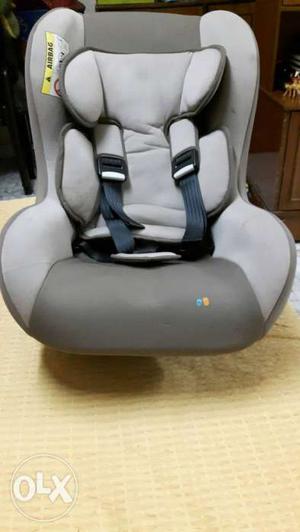 The Li'l Wanderers car seat for infants and