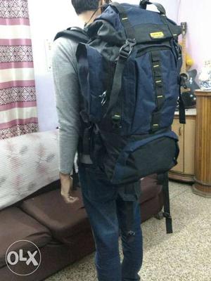 Travelling bag: Blue and Black color