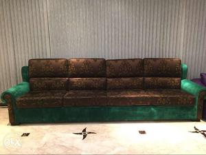 Almost new 6 seat sofa set (1 four seater and 2