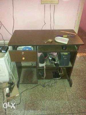 Desktop table very good condition just 3 months