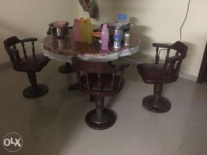 Dining table for sell worth rs 