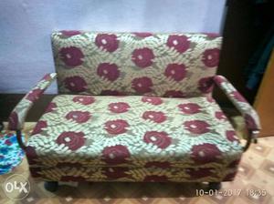 Floral Couch (sofa) sell urgent