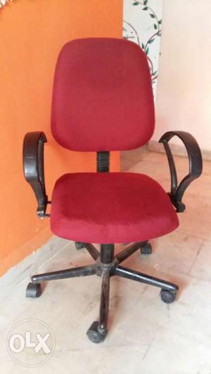 Red And Black Rolling Armchair 25 chairs