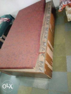 Single box bed (diwan) with matress