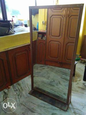 This a  cm mirror,can be used as a