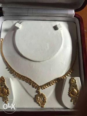 22 carat gold necklace and earrings fixed price
