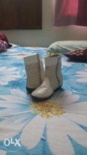 White party wear boots for your kid