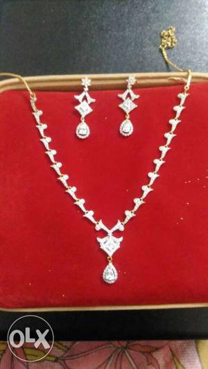 Women's Silver Necklace And Pair Of Earrings Set