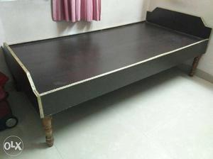 1 year old single bed for sale in Rs.