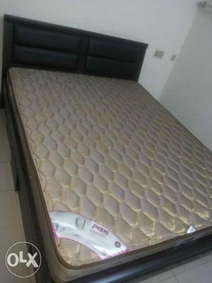 2 mattresses (peps brand) 2 cots with headboard