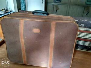 32 inch aristocrat suitcase