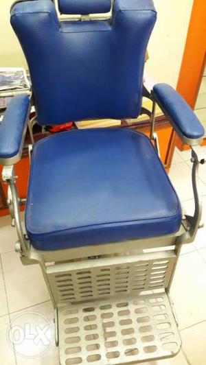 Beauty parlour chair on sale only three month