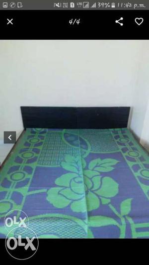 Hi its king size wooden bed in superb condition