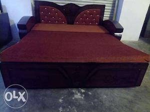 Maroon And Black Bed Sheet