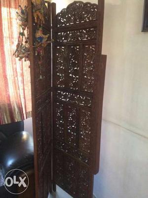 Wooden divider in good condition and very nice