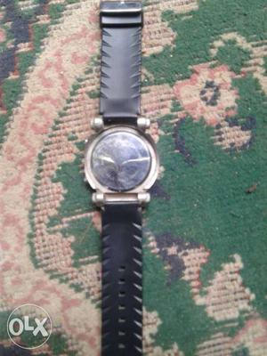 Black Leather Strap Round Face Watch