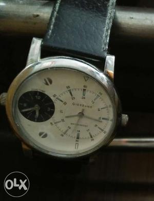 Black wrist belt, Giordano watch, 2-dial shows